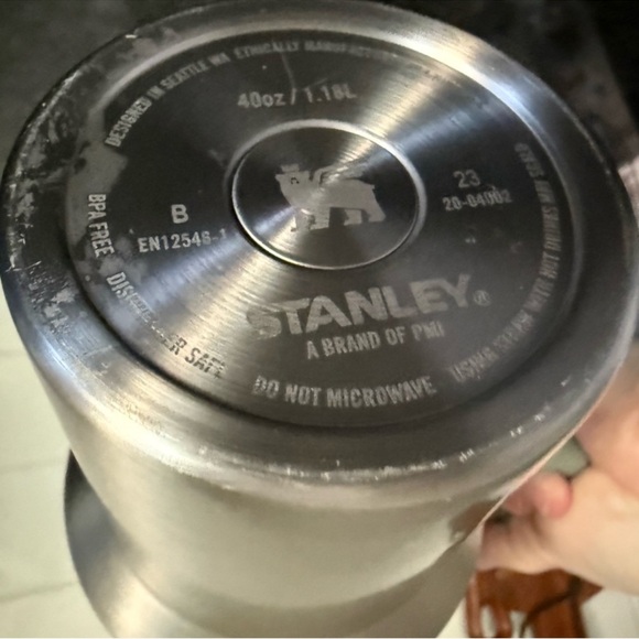 Stanley The Quencher H2.0 Flowstate 40oz Tumbler in Stainless Steel Shale - Picture 4 of 5